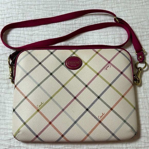 Coach iPad carrier. New, new used, but doesn’t have tags. - Picture 1 of 7